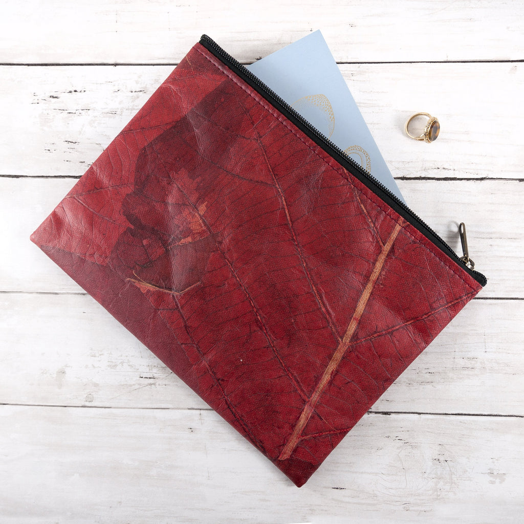 Clutch Bag in Leaf Leather - Berry Red