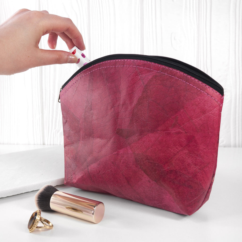 Make Up Bag Medium in Leaf Leather - Coral Pink