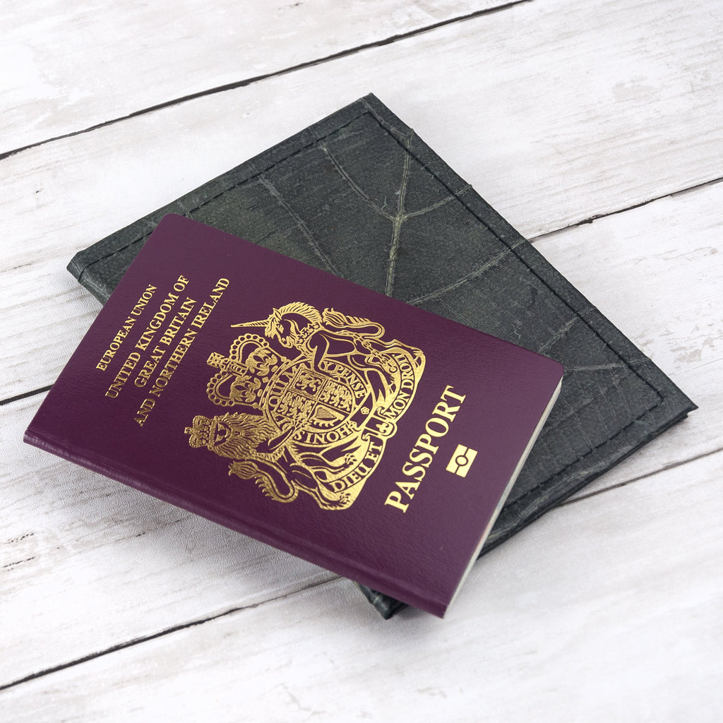 Passport Cover in Leaf Leather - Pebble Black